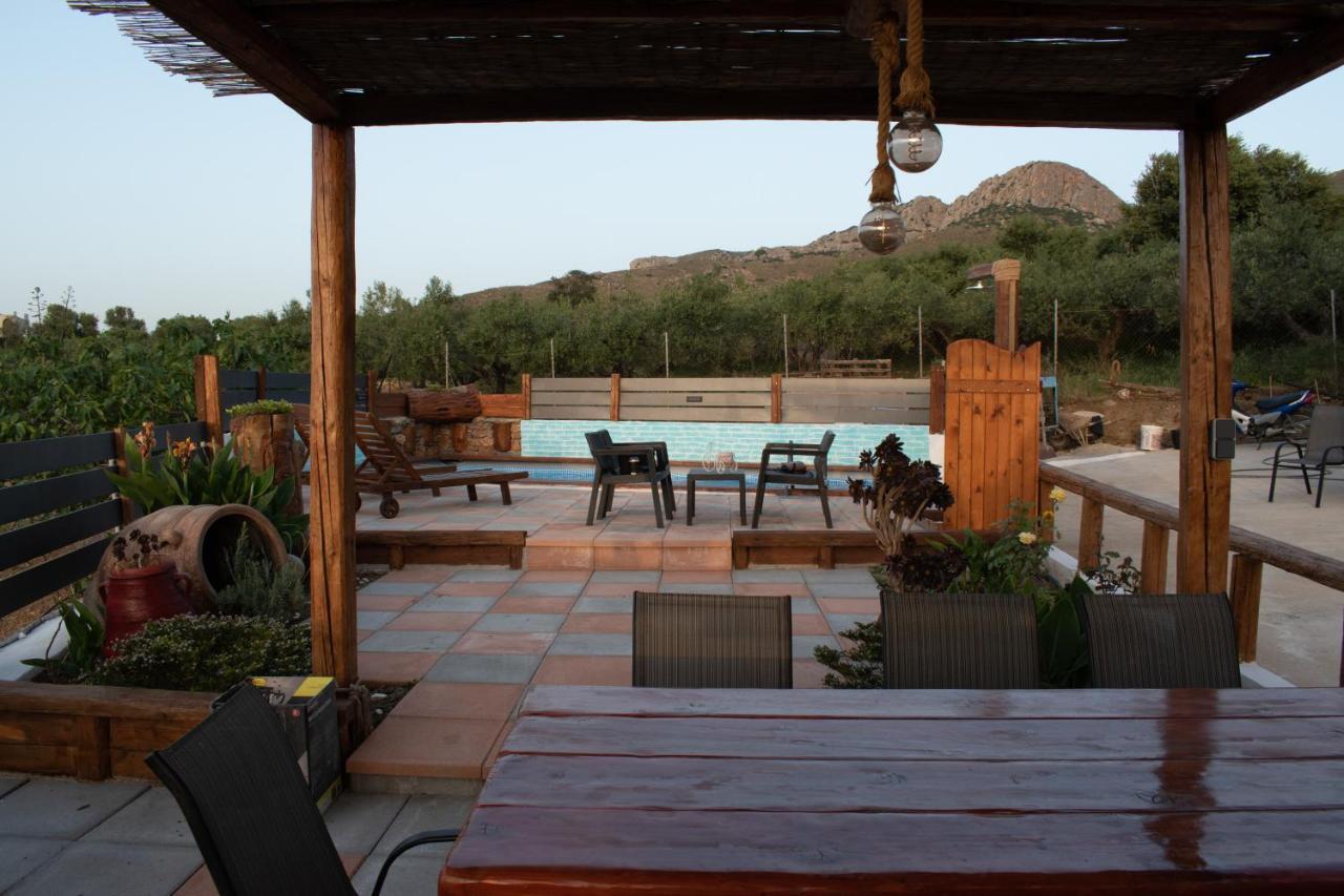Haritos Holidays Home Pombia Exterior foto